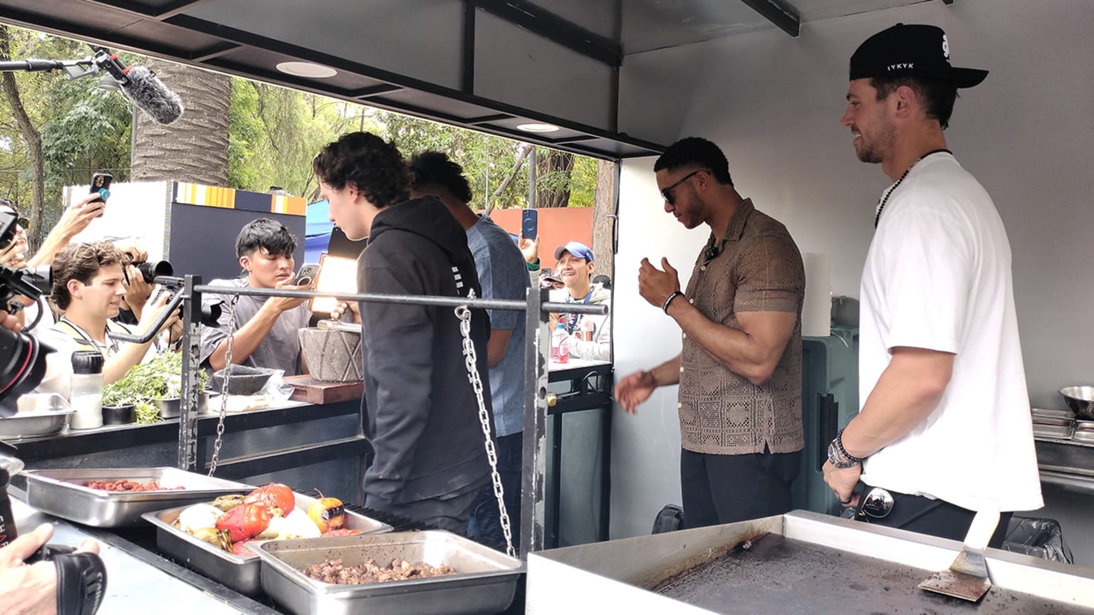 Rockies and Astros players serve up tacos in Mexico City