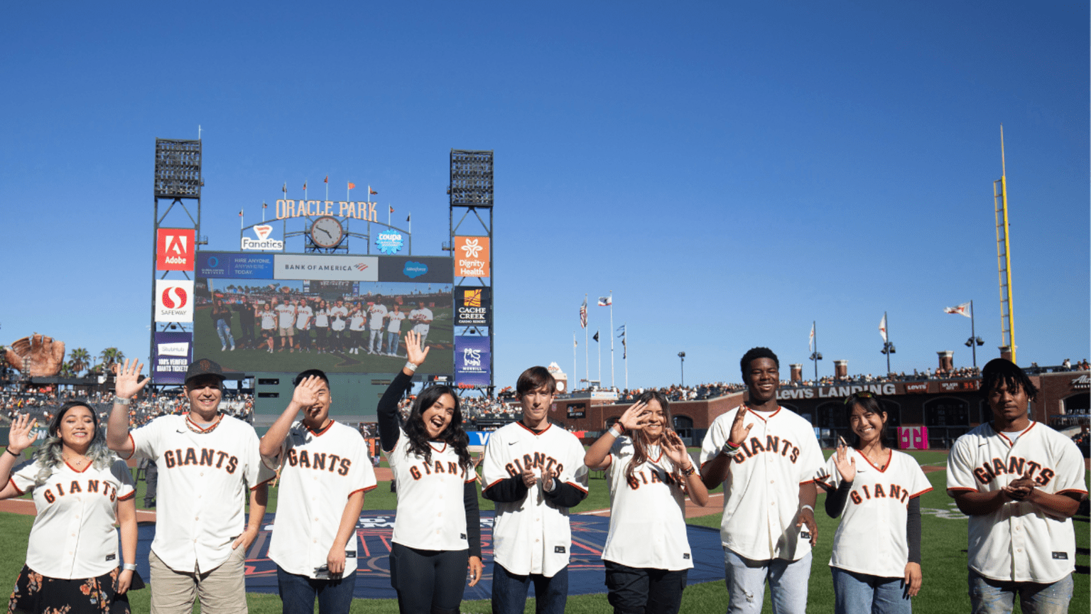 Junior Giants Willie Mac Award Winners take on AT&T Park, by San Francisco  Giants