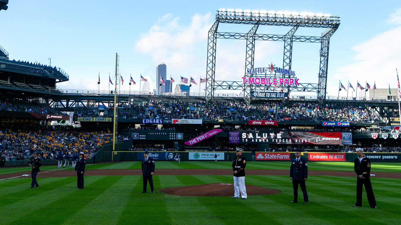 DVIDS - Images - Seattle Mariners Salute the Armed Forces Night