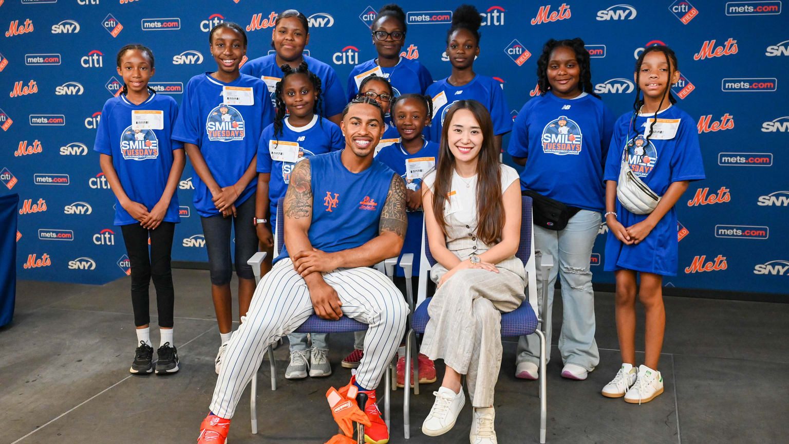 Francisco Lindor meets young fans at a Mets Smile Tuesdays community event