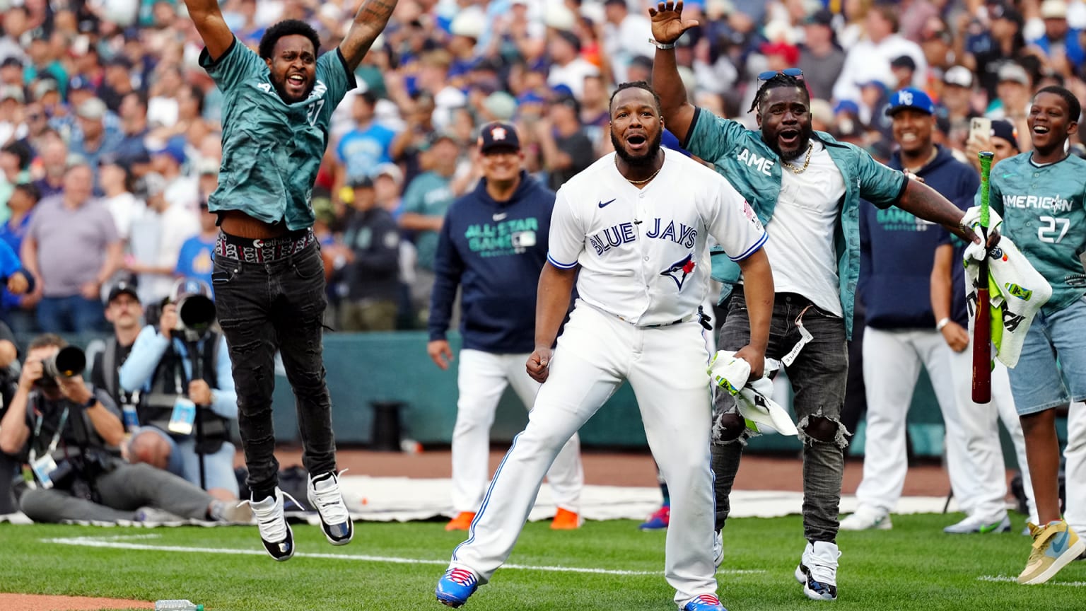 Vladimir Guerrero Jr. celebrates his Home Run Derby title