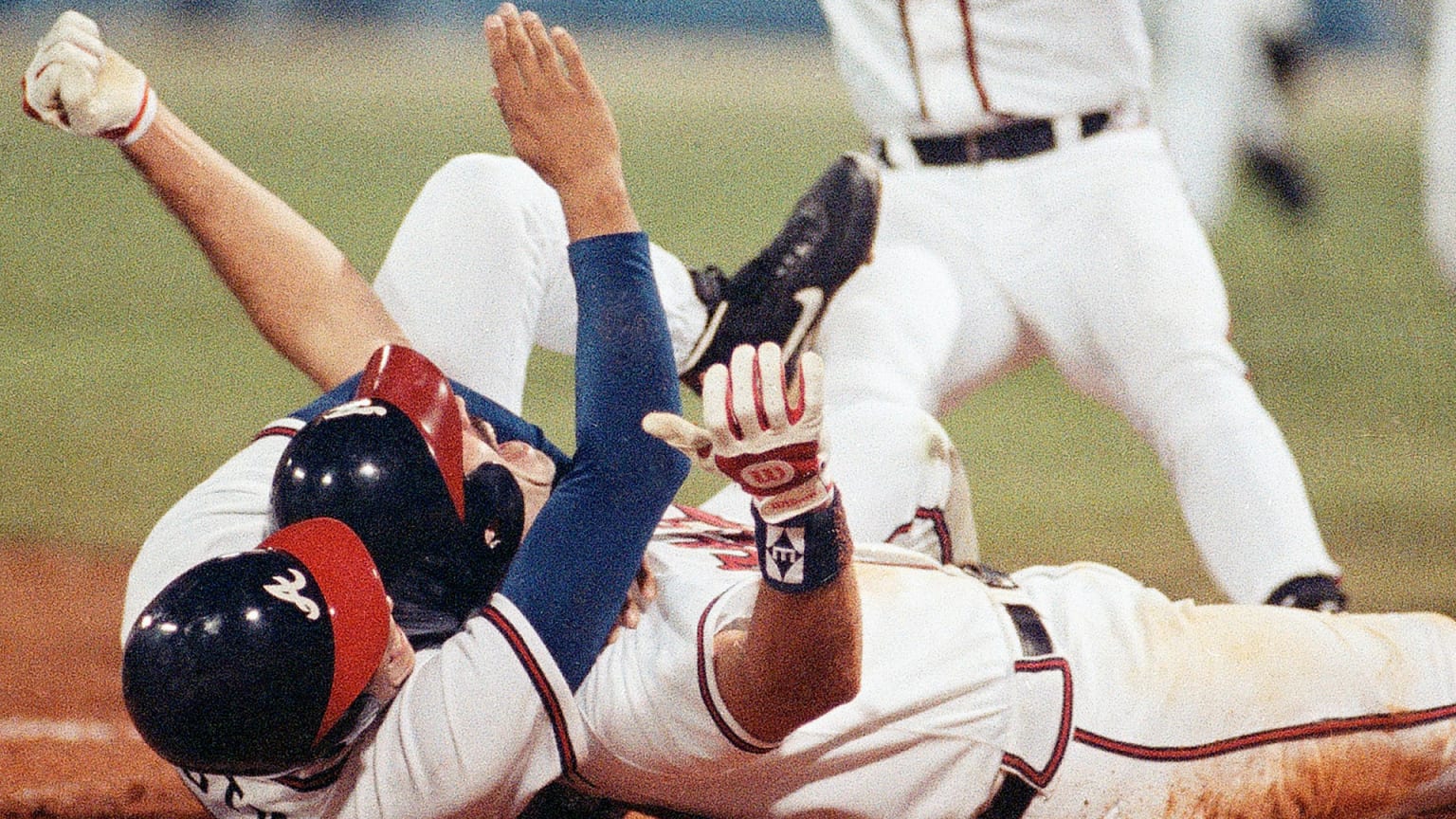 Braves players celebrate after winning the 1992 NLCS