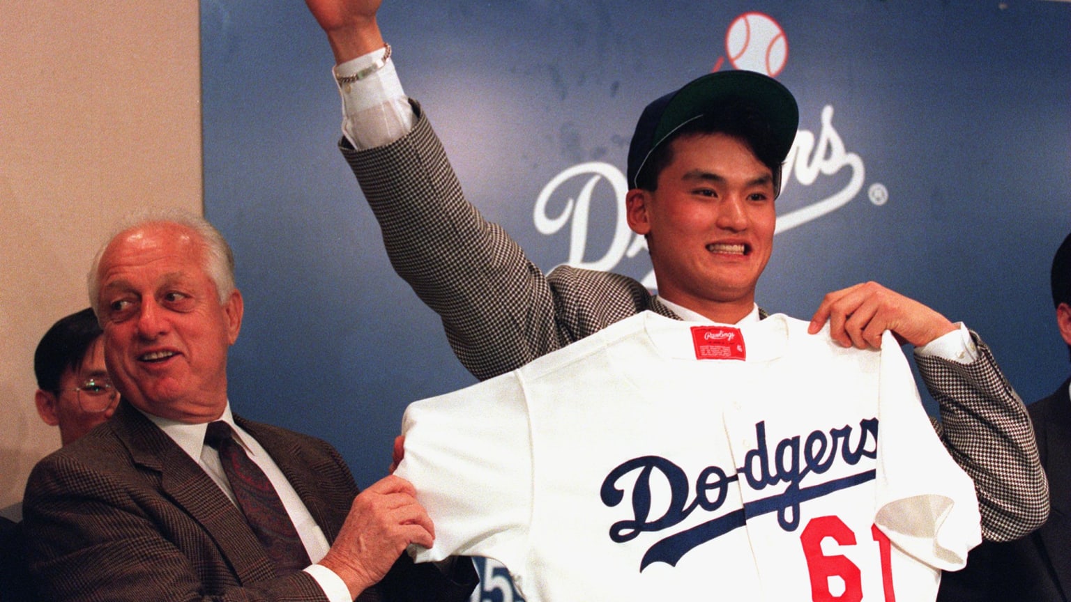 Tommy Lasorda with former Dodgers pitcher Chan Ho Park