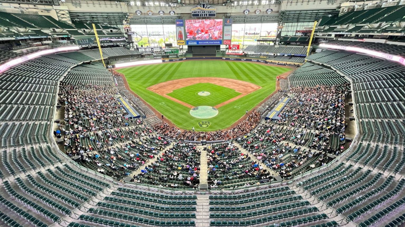 American Family Field Field Event Venue | Milwaukee Brewers