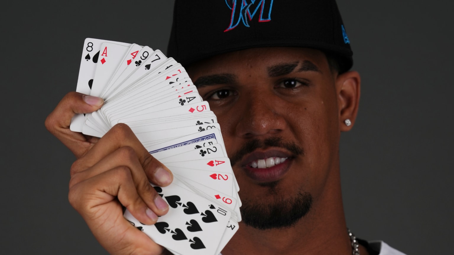 Eury Pérez Performs Magic Card Tricks 