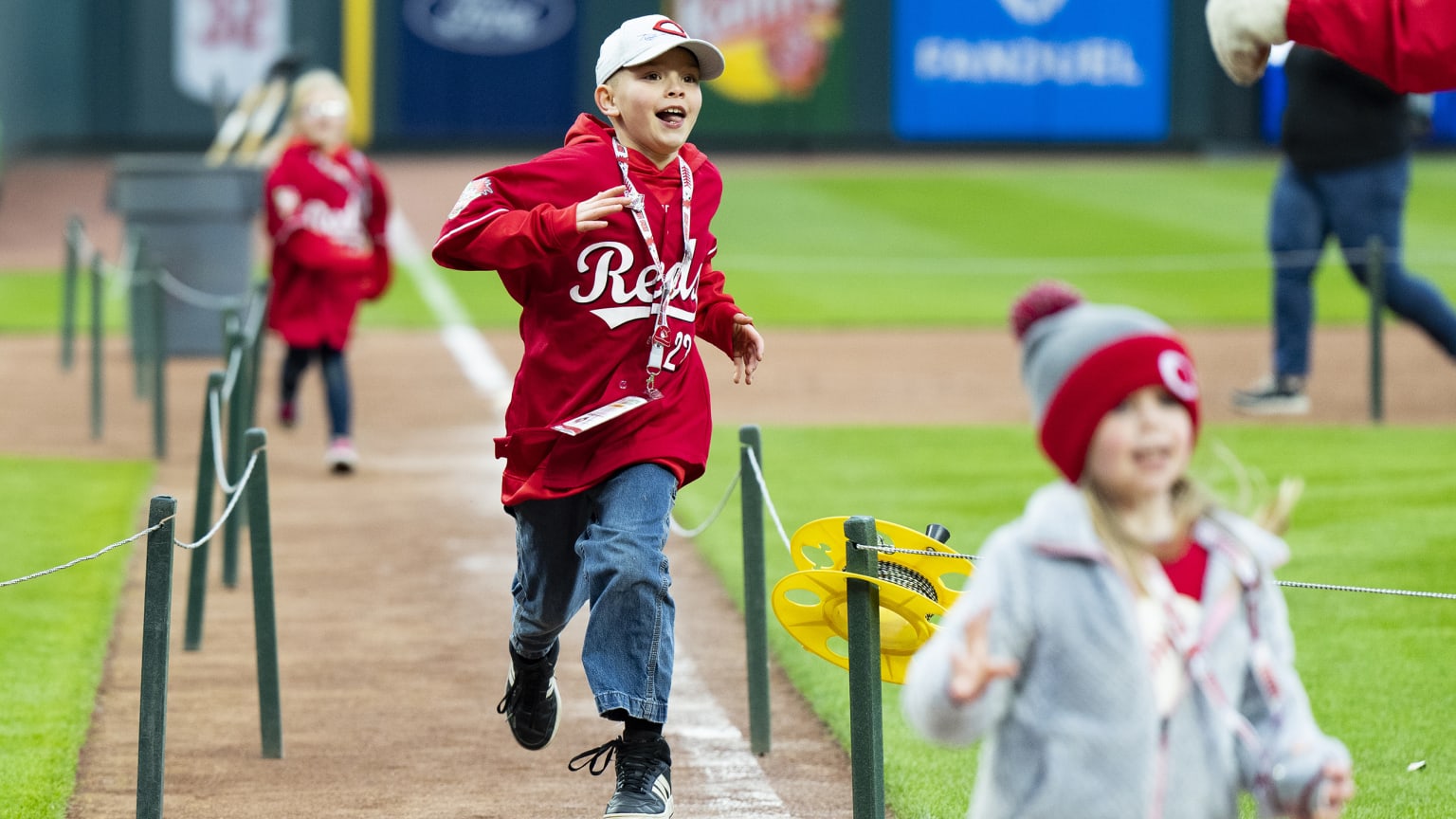 Reds Rookies, Kids, Fans