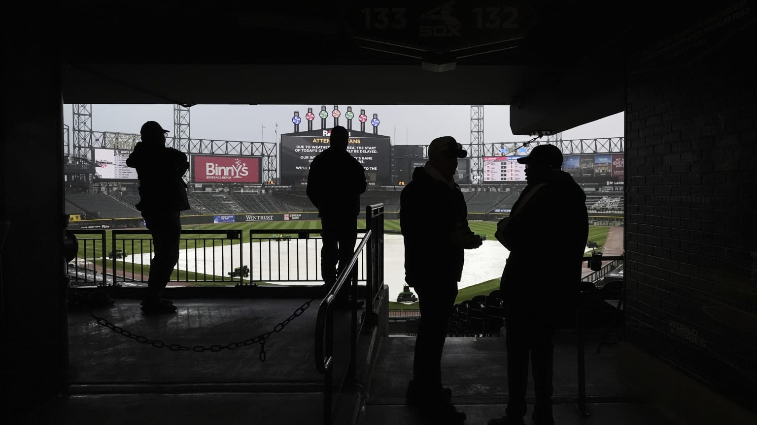 White Sox fans wait out rain delay against Twins