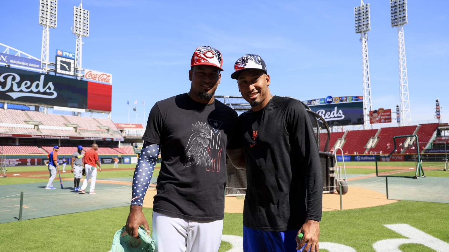 Alexis and Edwin Díaz pose for a photo together behind home plate