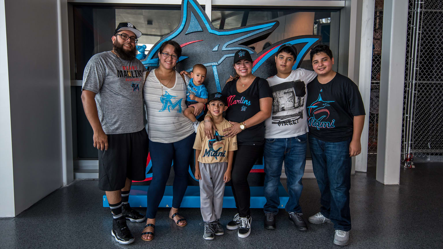 Marlins introducing fan section with instruments in Comunidad 305