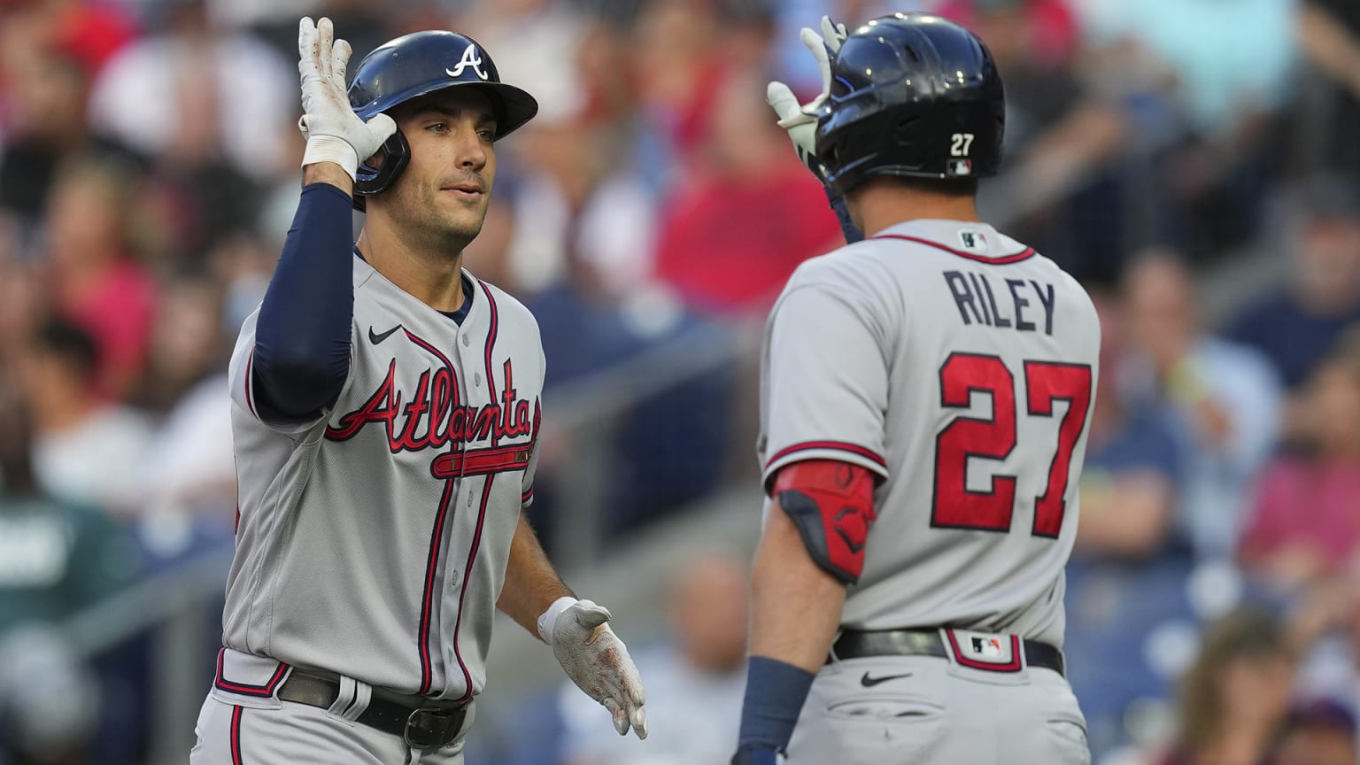 Matt Olson high-fives Austin Riley