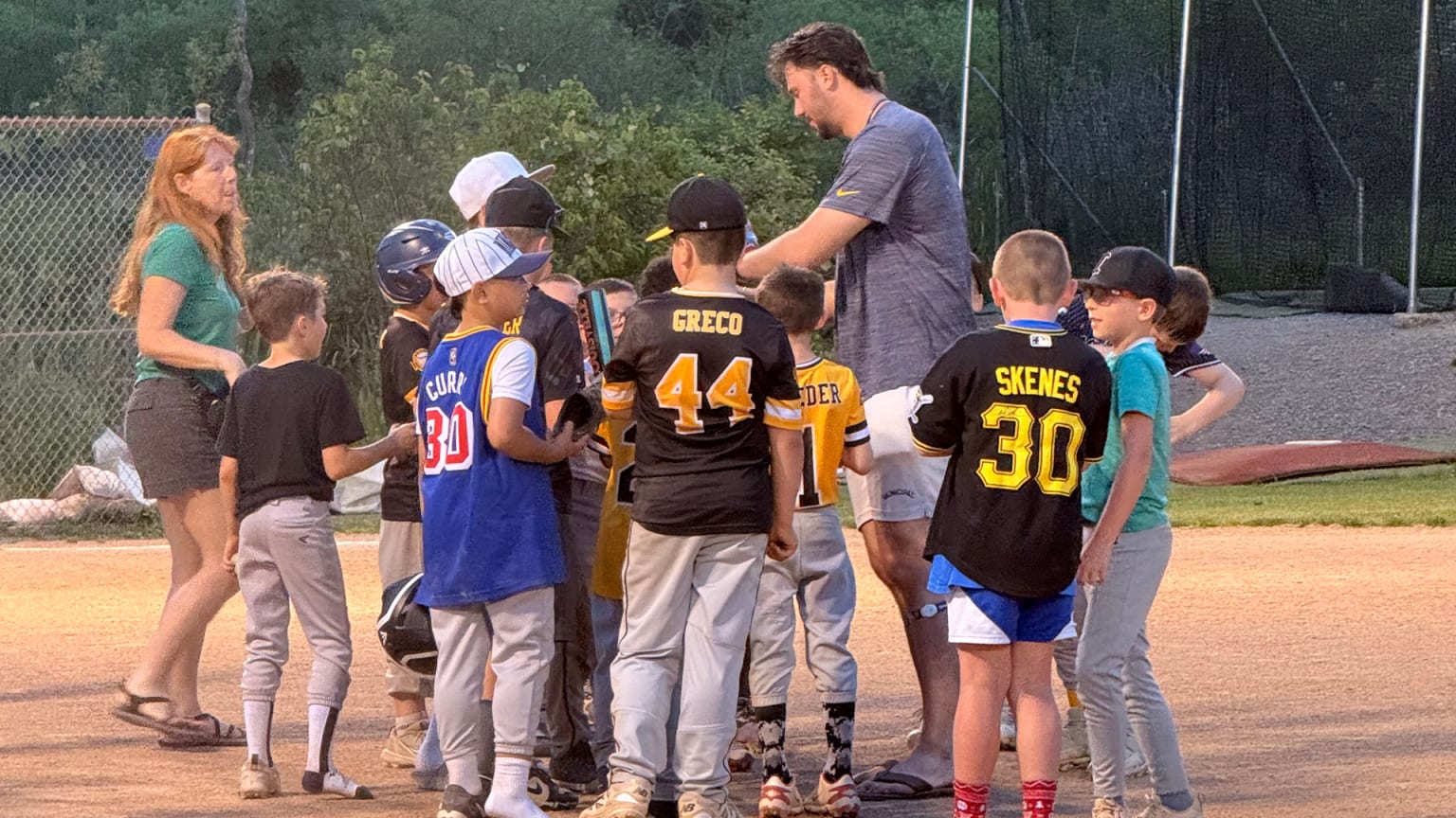 Paul Skenes surprises local Little Leaguers Paul Skenes surprises local Little Leaguers