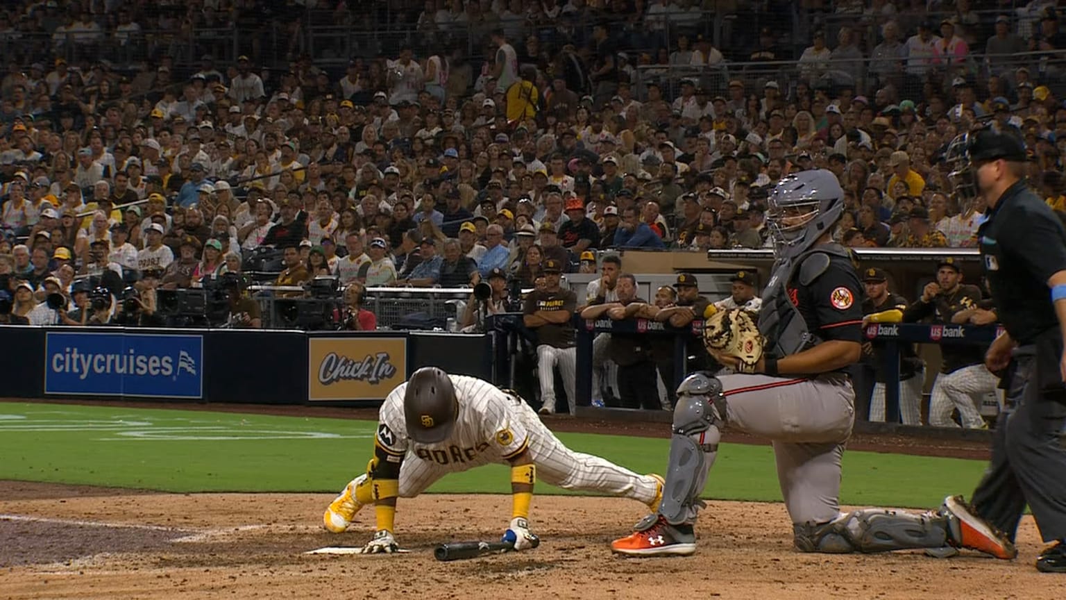 Luis Arraez does a push-up during an at-bat