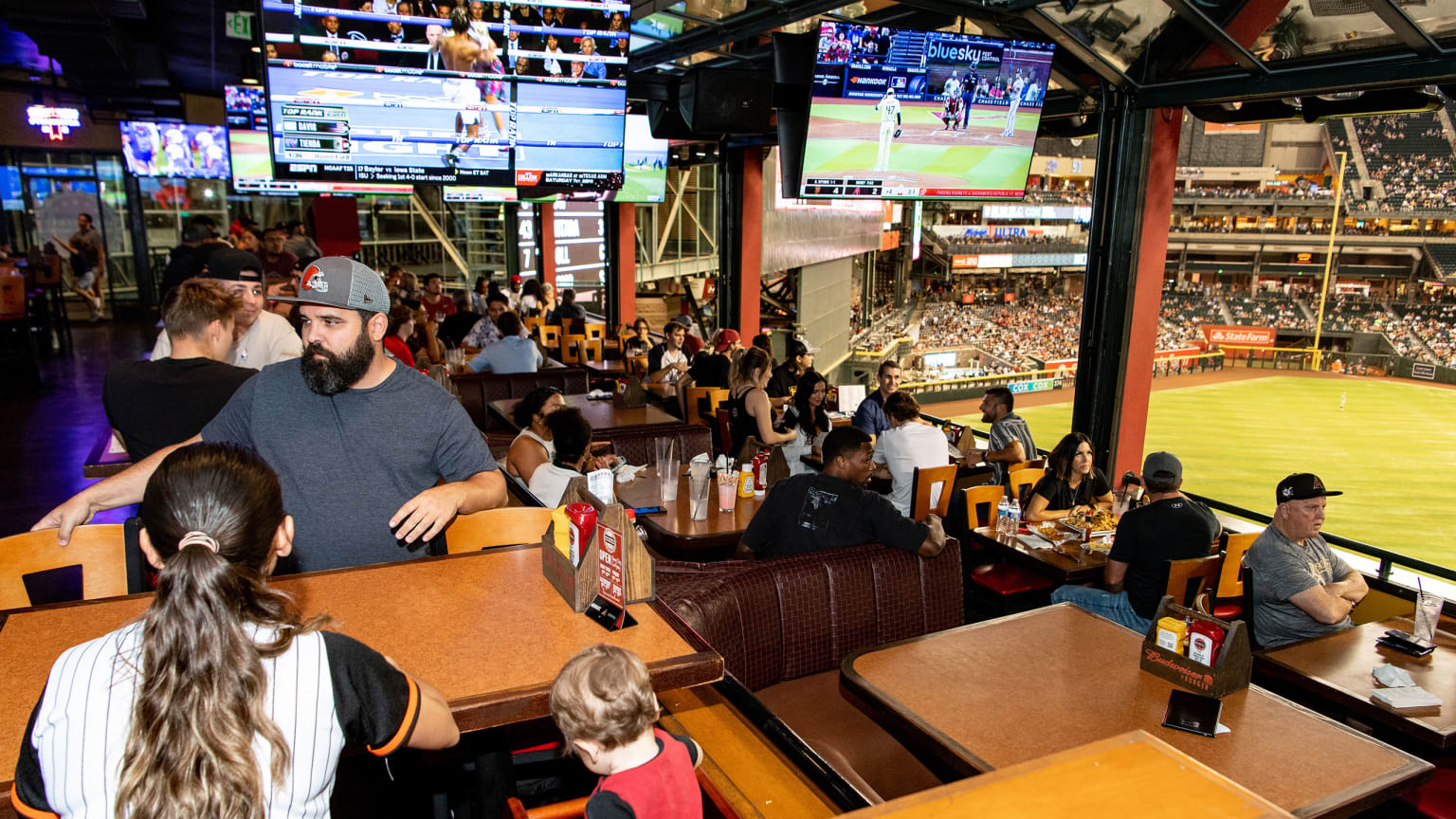 Cold Beers & Cheeseburgers opens new location at Chase Field