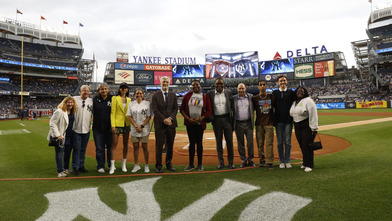 Yankees support local Bronx businesses