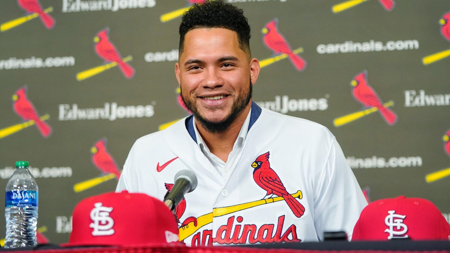 Willson Contreras smiles at his introductory Cardinals press conference