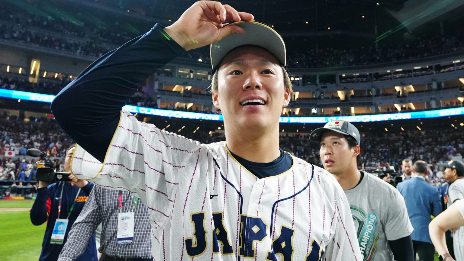 Yoshinobu Yamamoto tips his cap after a World Baseball Classic game