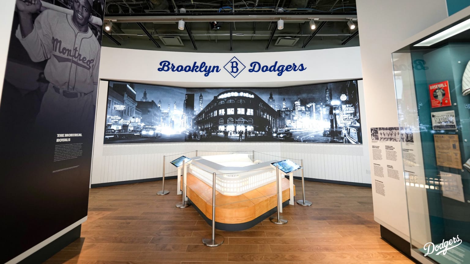 Dodgers visit Jackie Robinson Museum in New York City