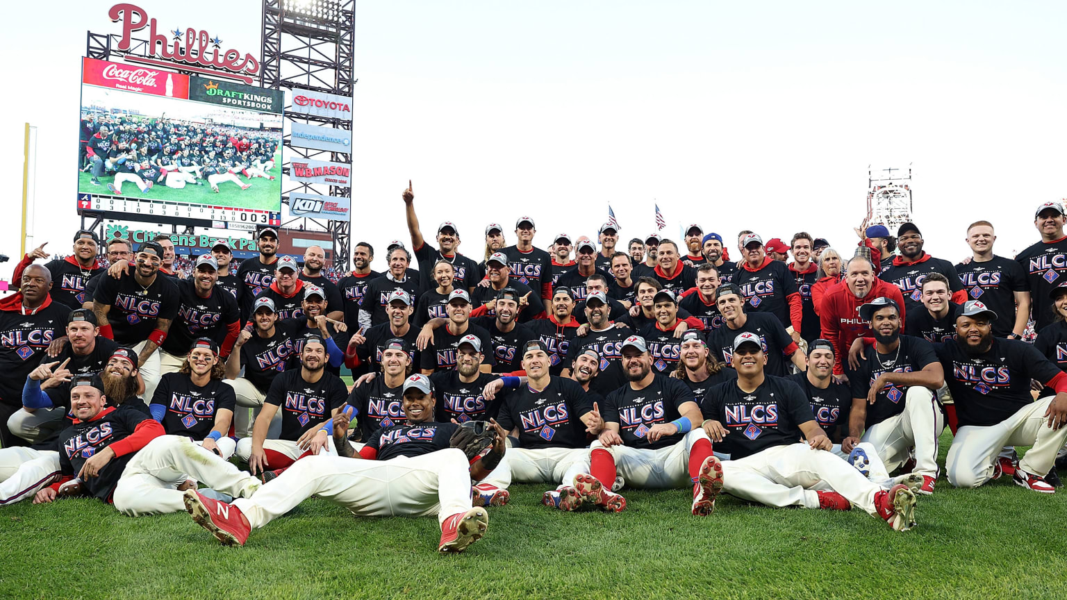 Phillies celebrate on field after winning NLDS