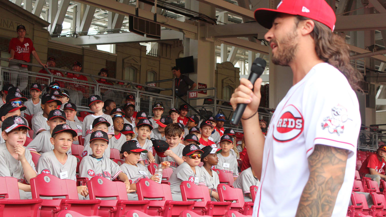 Young players get lessons at Cincinnati Reds Legends Youth Baseball/Softball  Camp