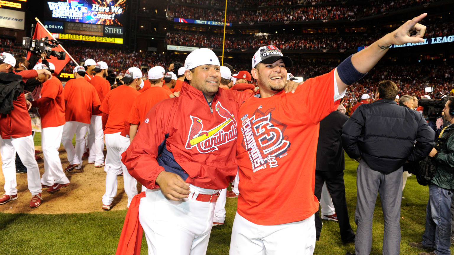 Bengie and Yadier Molina celebrate the Cardinals' 2013 NLCS victory