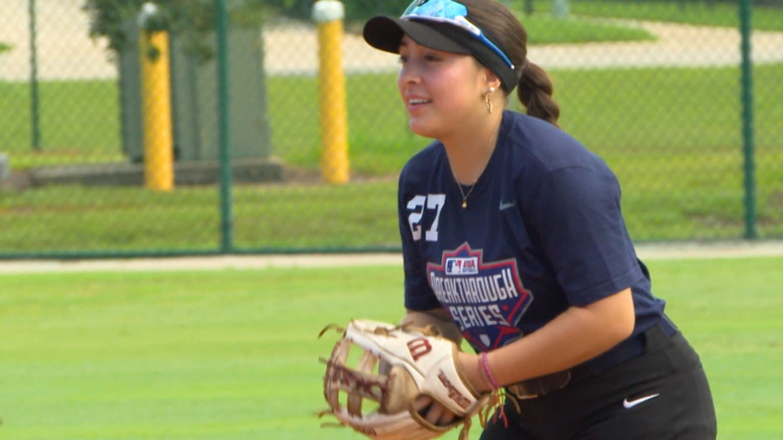 Ana Gonzalez gets in position on defense