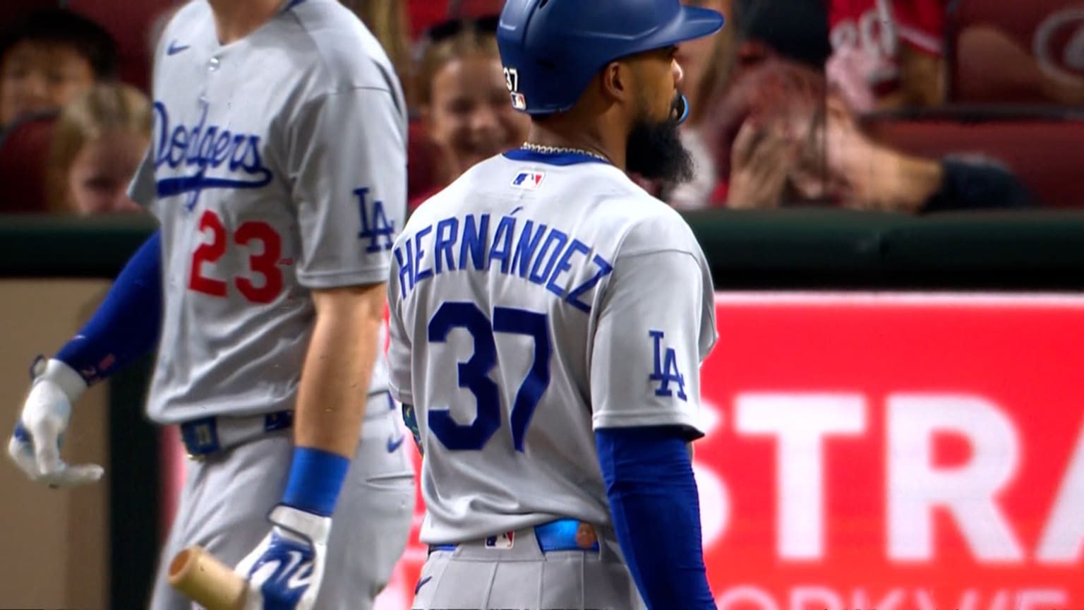 Teoscar Hernández turns to walk back to the on-deck circle