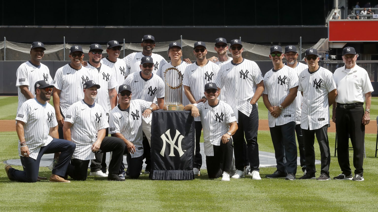 Members of the 2009 Yankees World Series title team pose for a photo