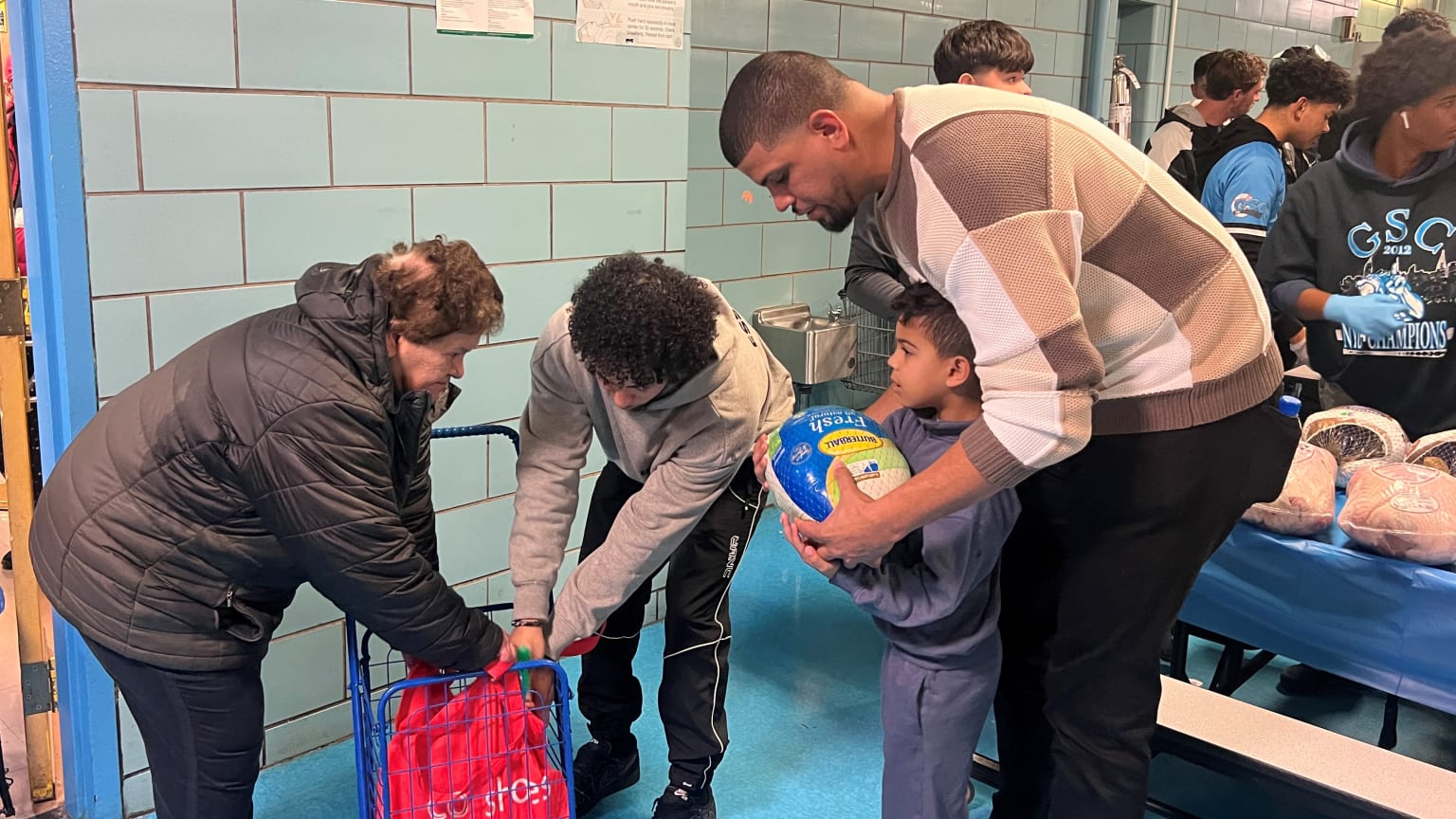 Dellin Betances hands out Thanksgiving turkeys