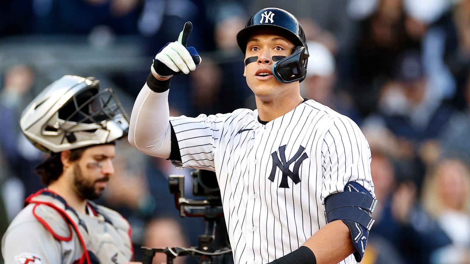 Aaron Judge points after scoring