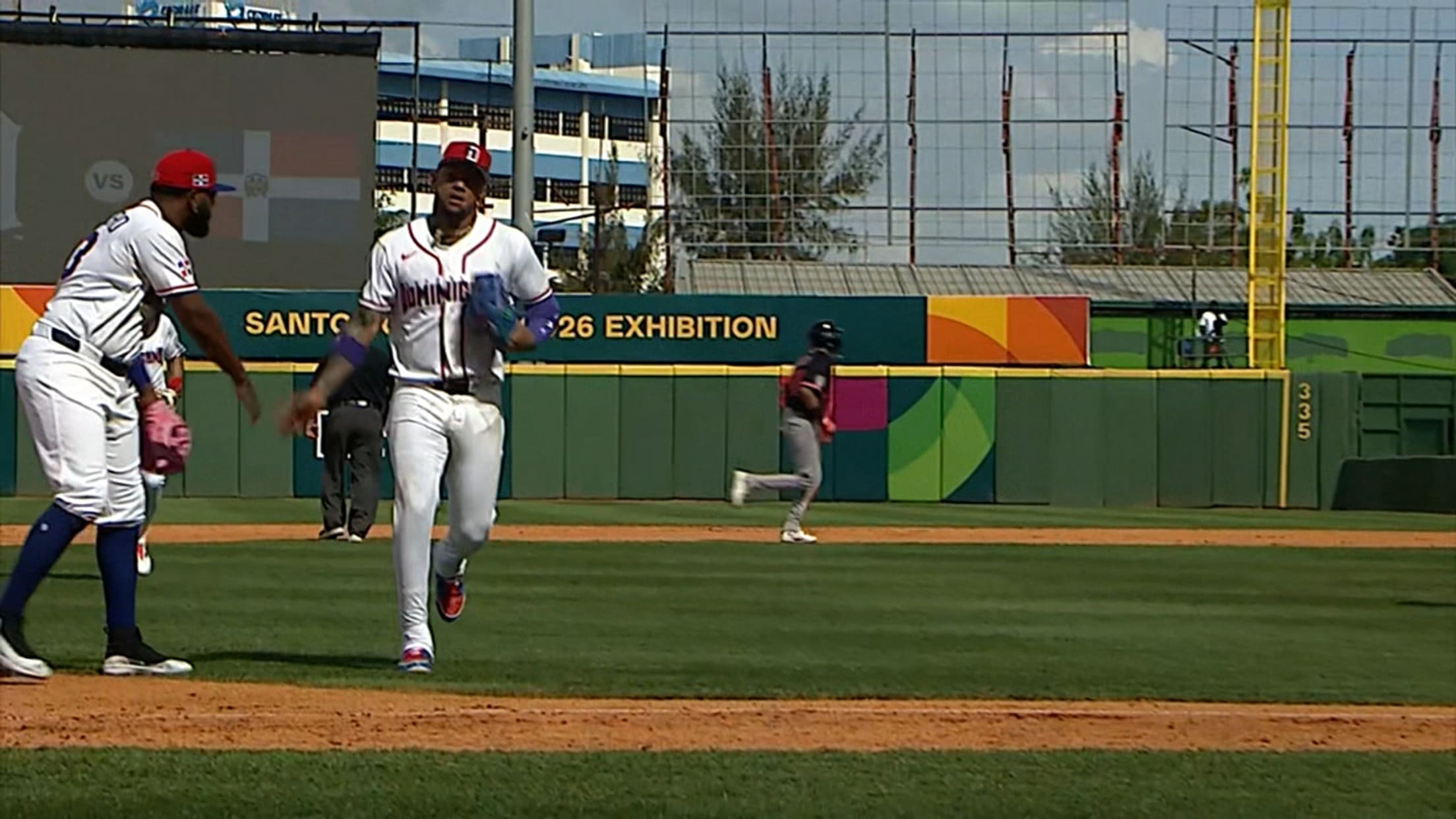 Ketel Marte turns a double play to escape the jam