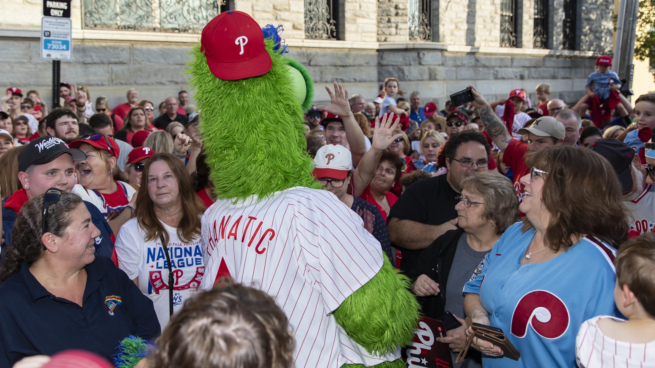 20231002_Phillies_Bus_Rally_Waterfalls-58