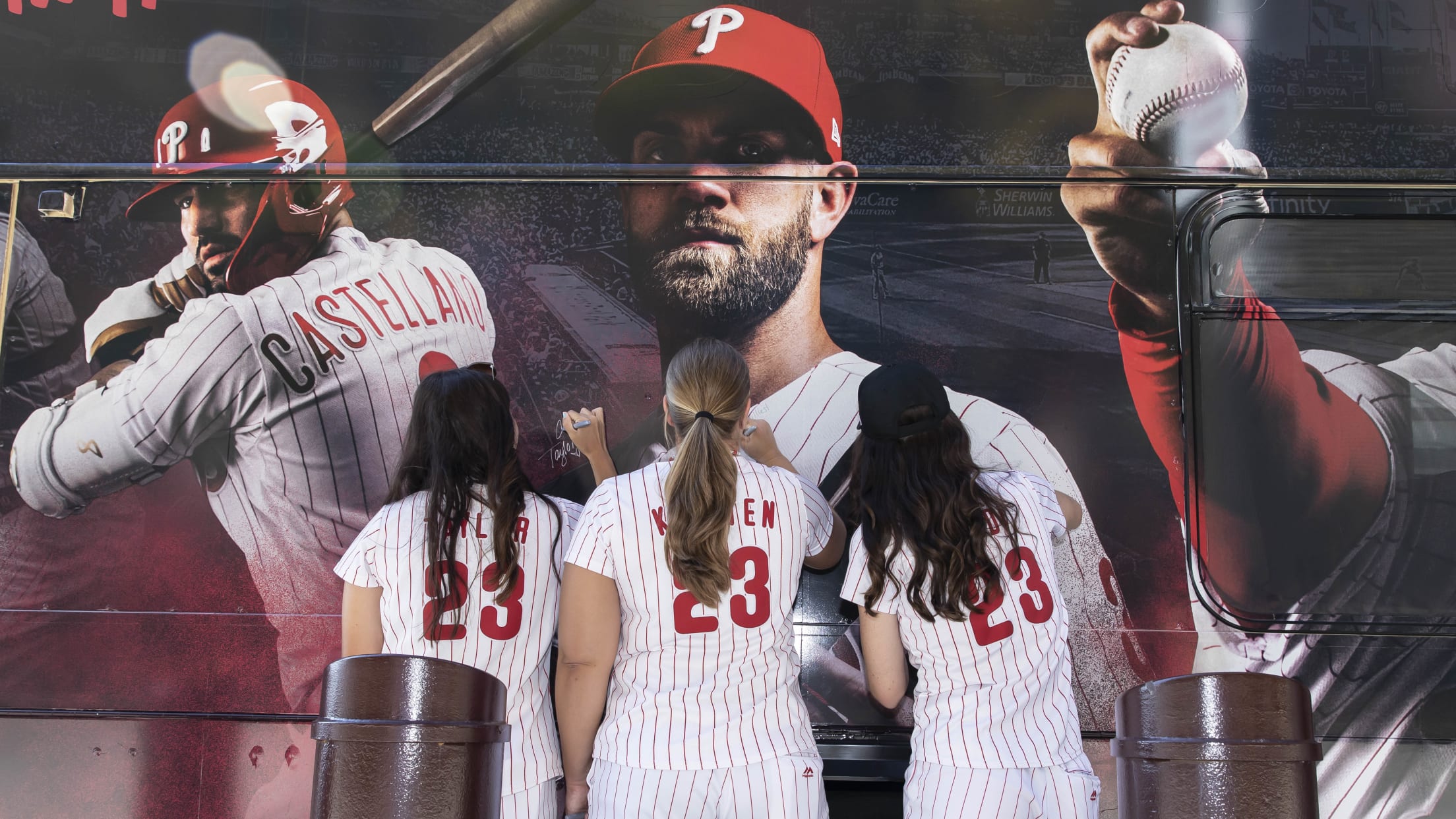 20231002_Phillies_Bus_Rally_Waterfalls-73