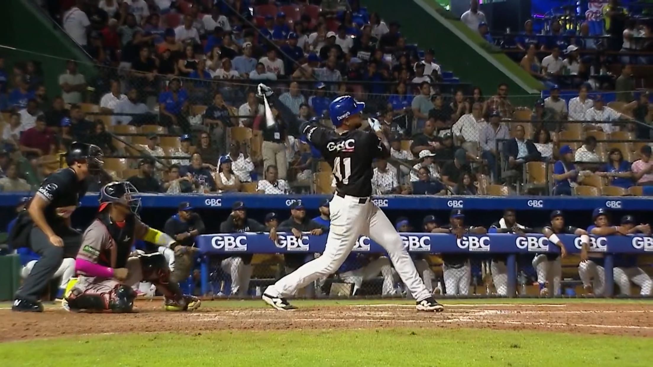 Ramón Hernández trae con doble