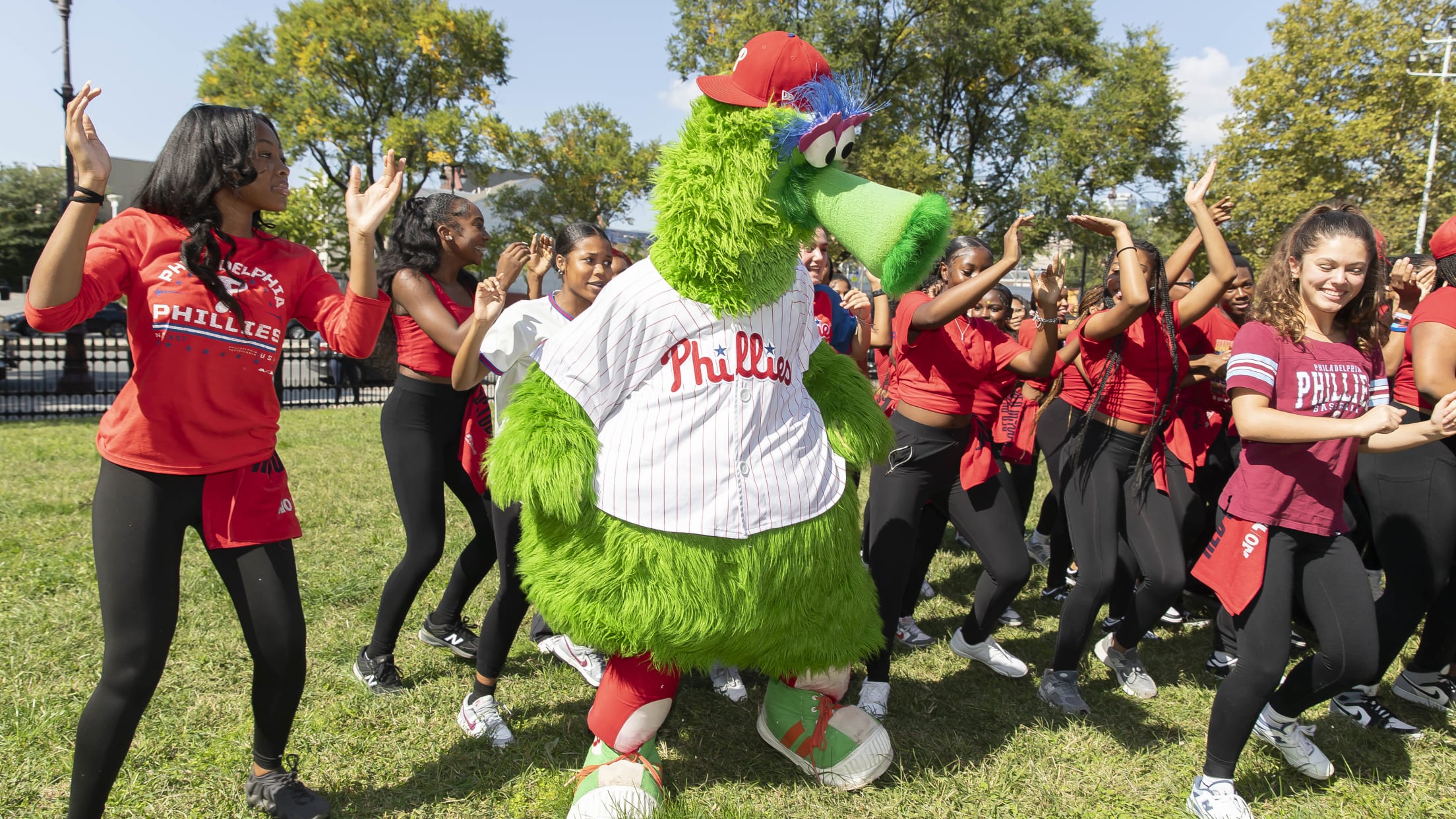 20231002_Phillies_Bus_Rally_Waterfalls-8