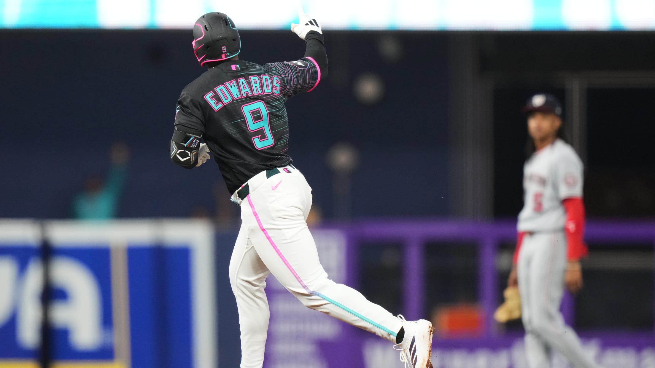 Xavier Edwards' leadoff homer (3)