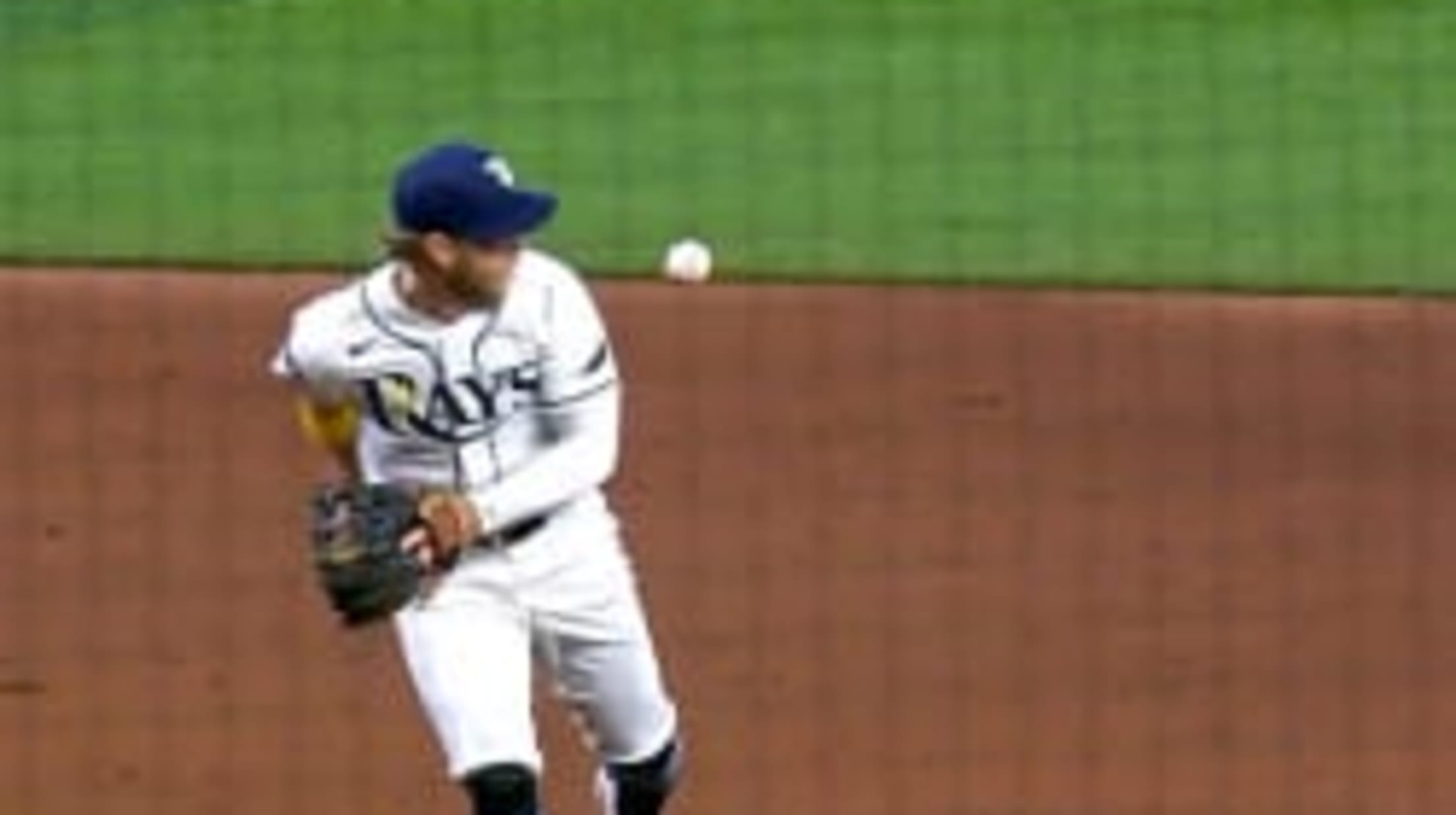 Taylor Walls' nifty behind-the-back flip