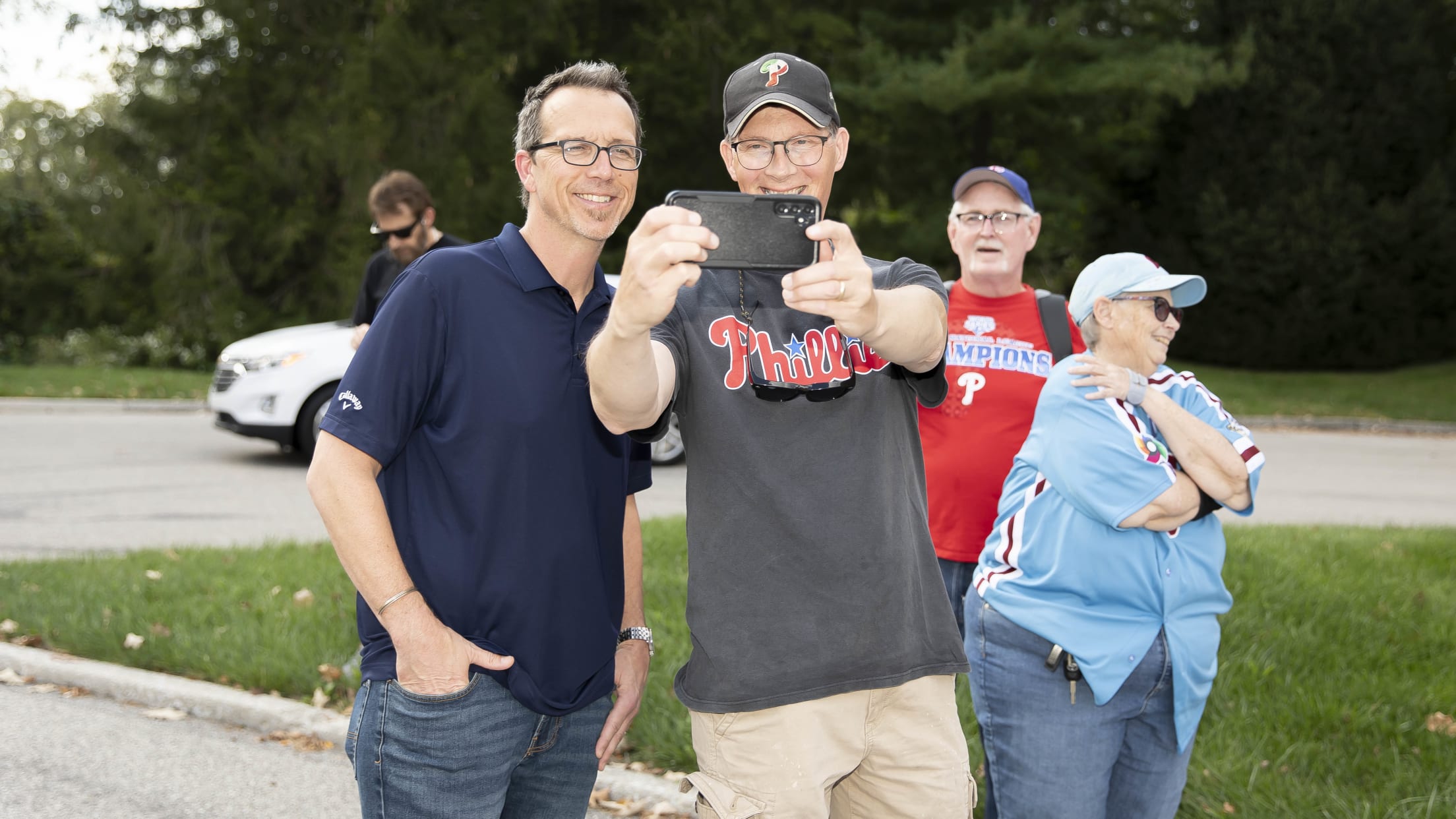 20231002_Phillies_Bus_Rally_Waterfalls-21