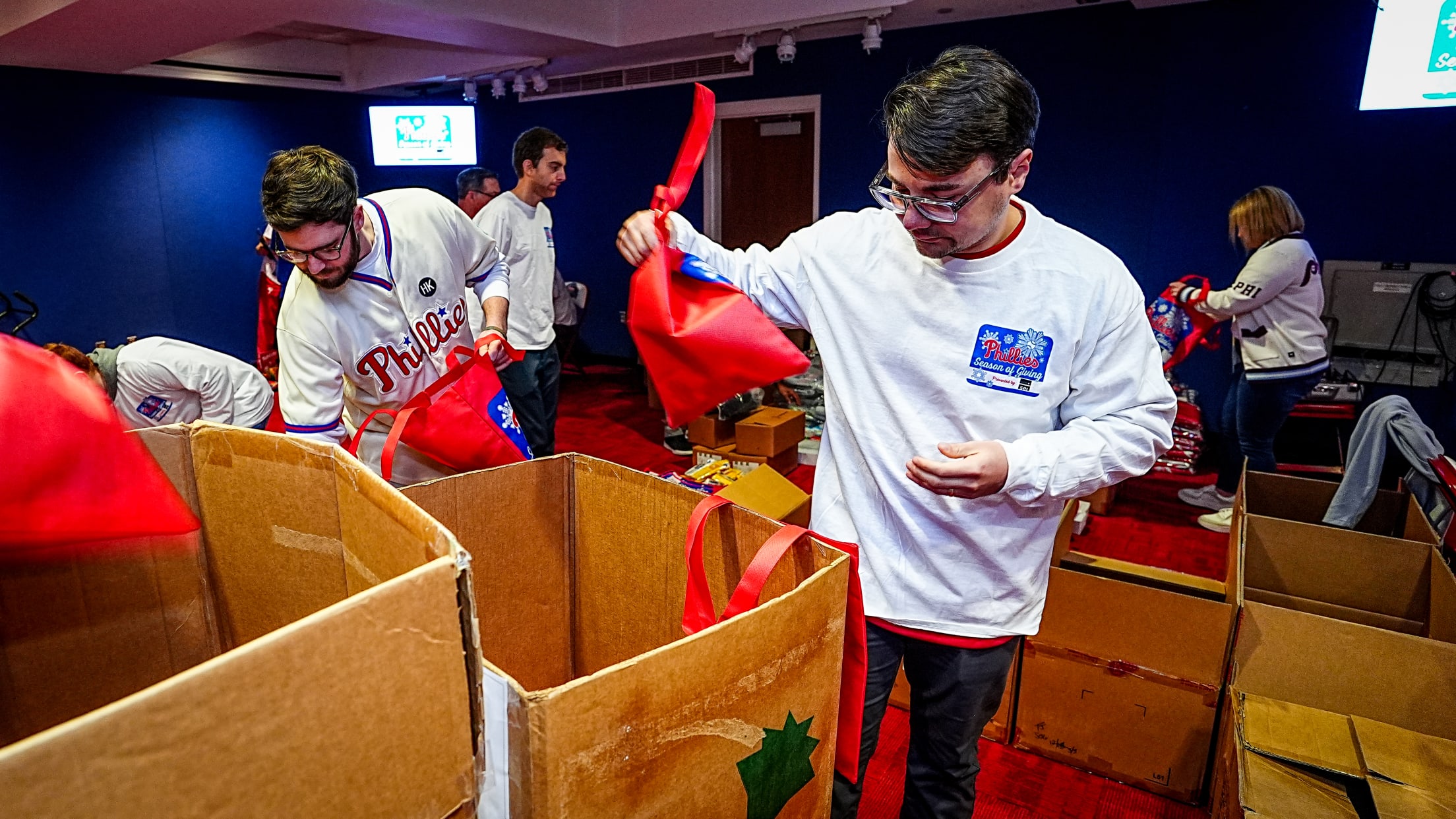 SEIHolidayGiftWrappingParty173537