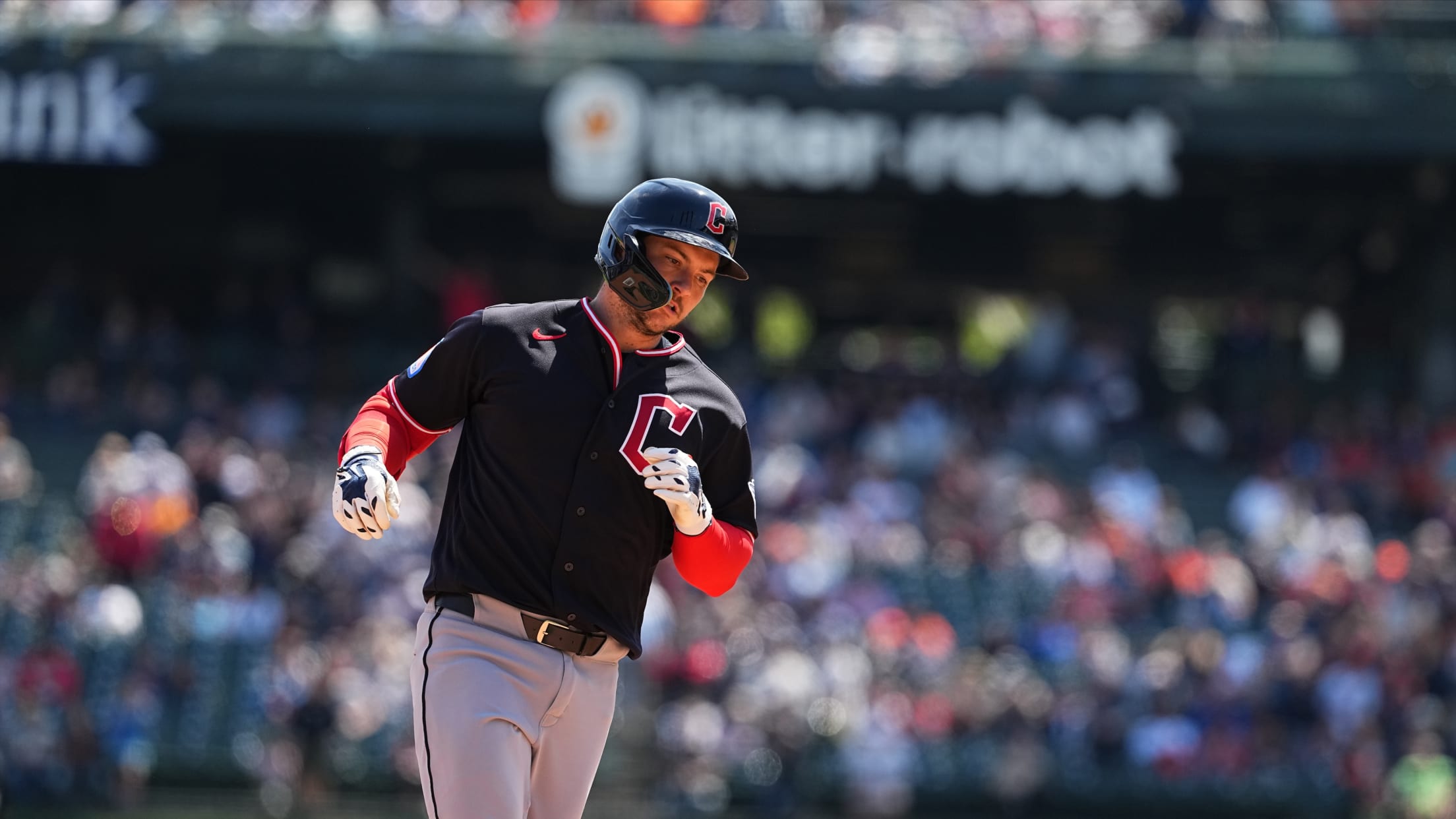 Patrick Bailey's solo home run (2)