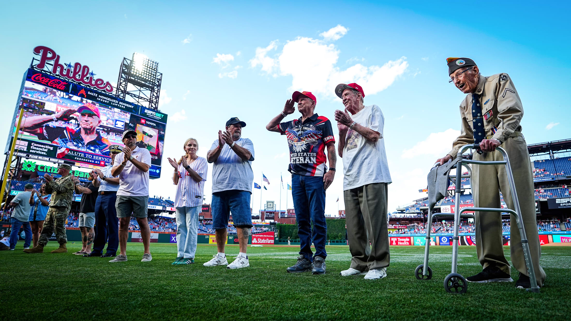 SalutetoService00983