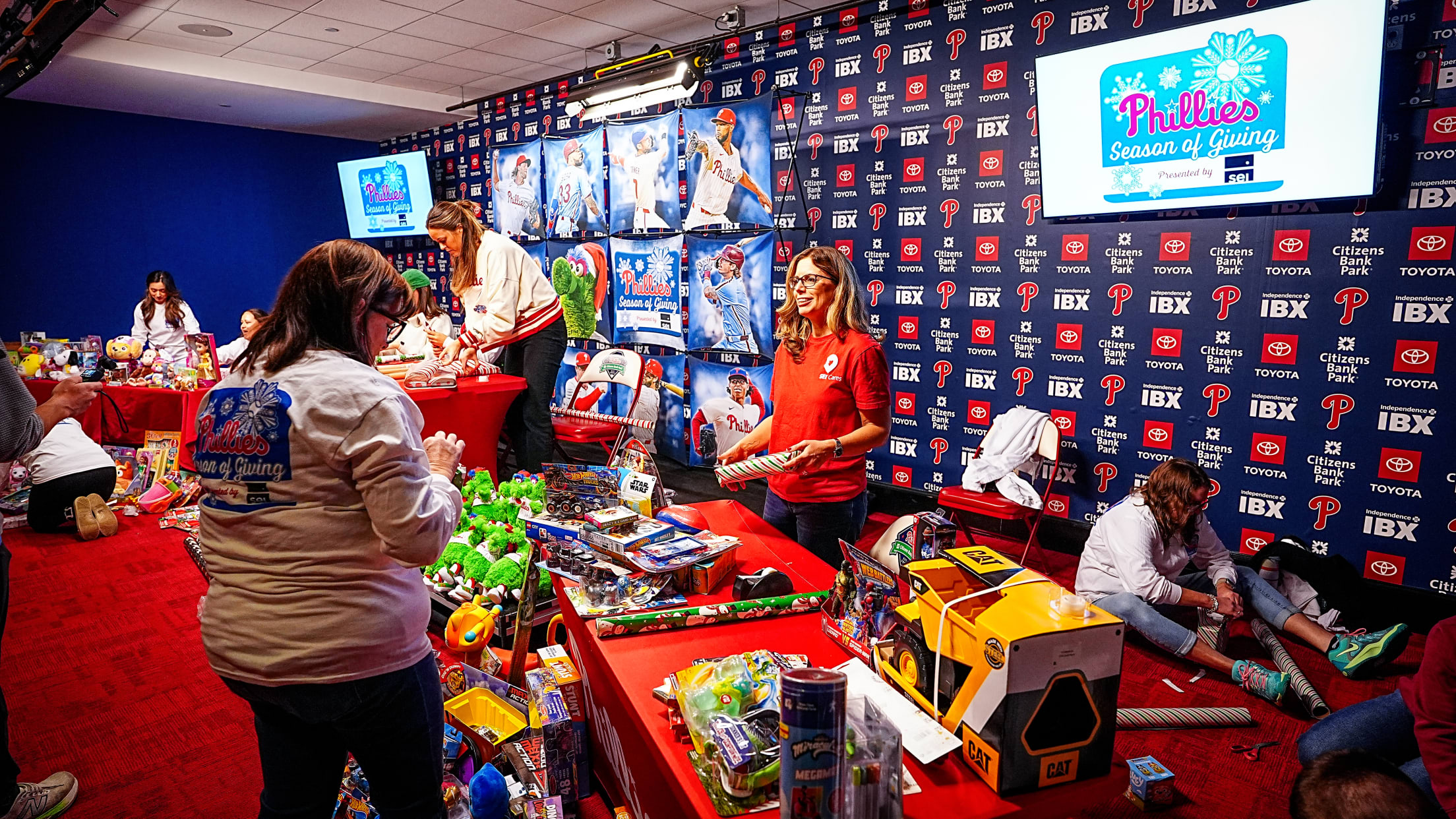 SEIHolidayGiftWrappingParty173643