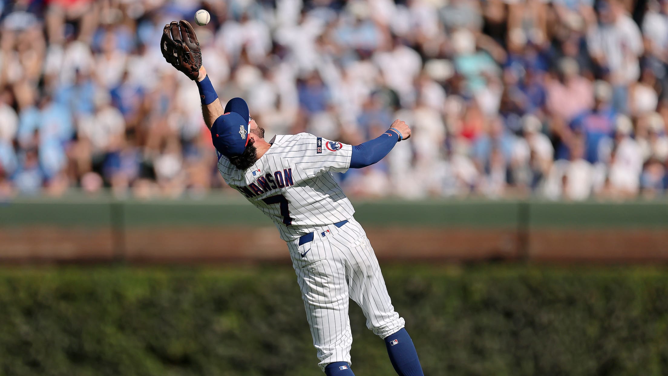 Dansby Swanson catches a popup