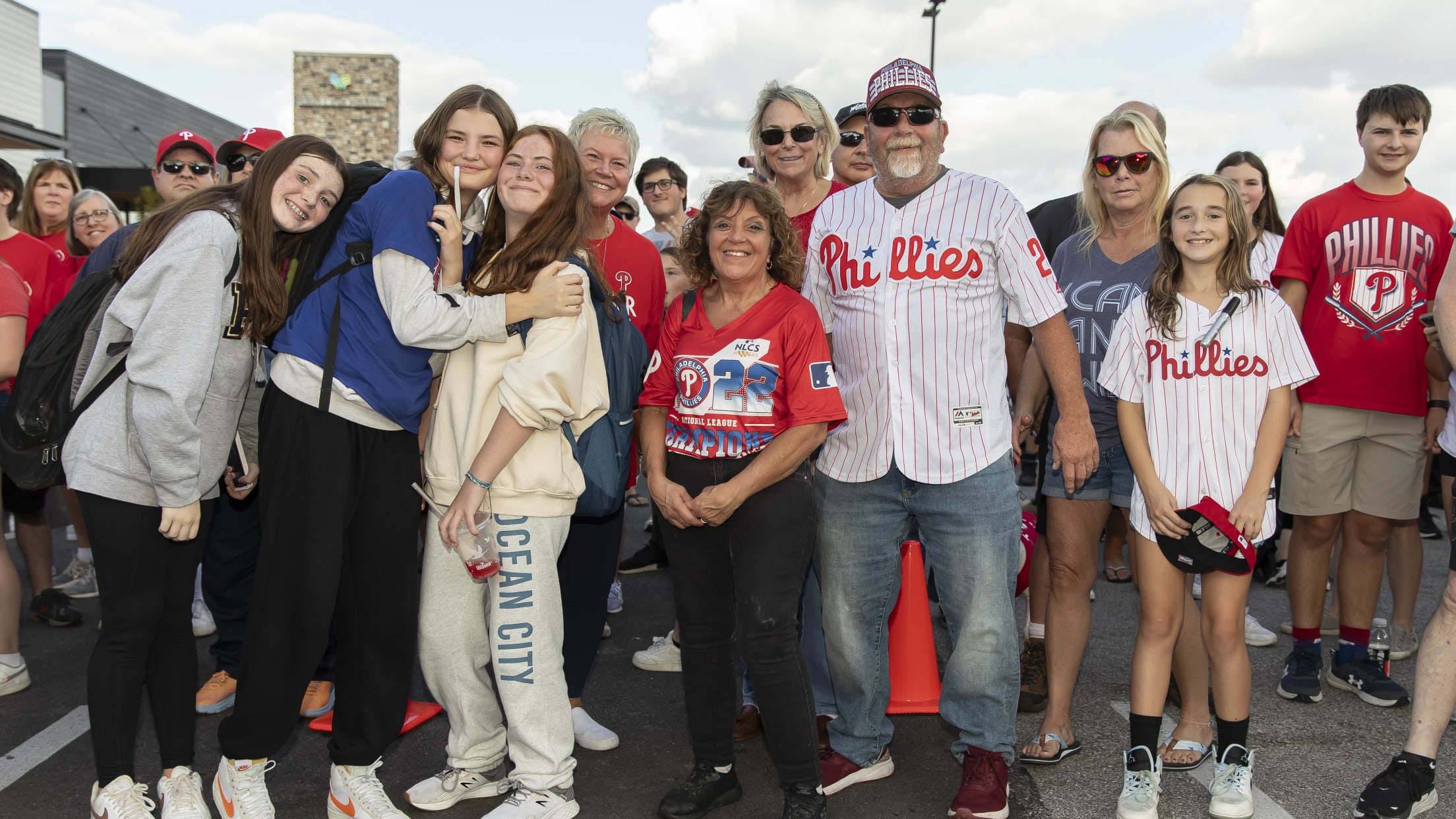 20231002_Phillies_Bus_Rally_Waterfalls-34