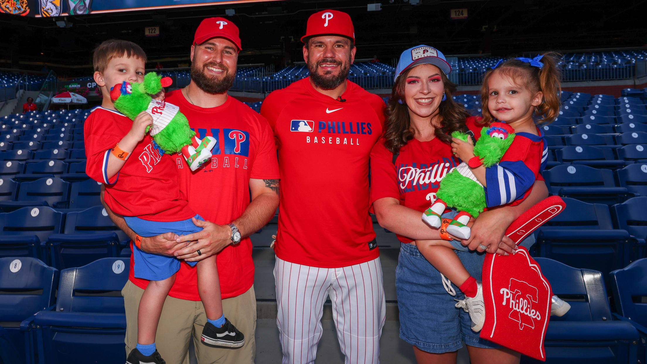 20250819_Schwarber Neighborhood Heroes_Team Foster_Meet & Greet-15