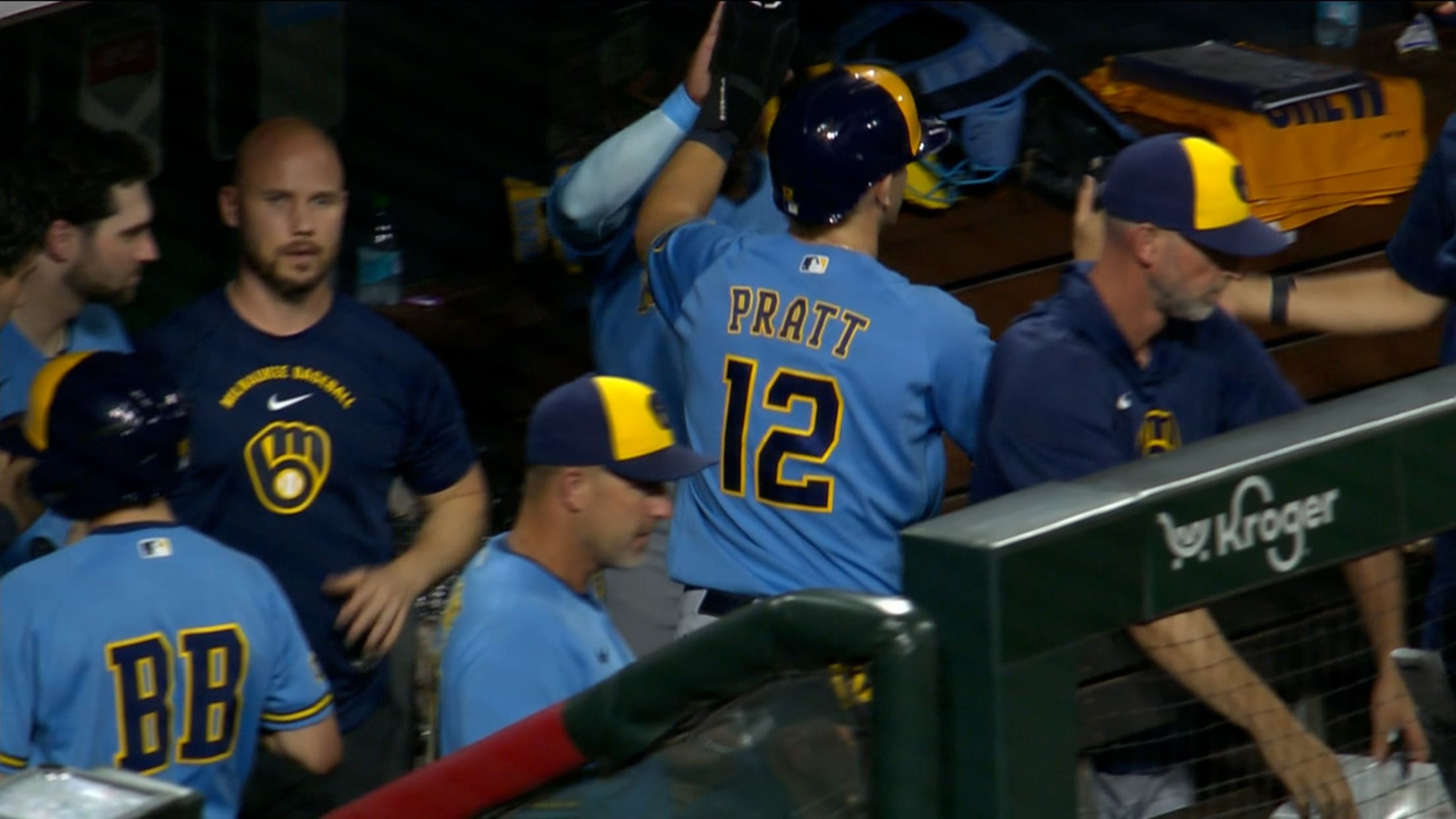 Brewers score five in the 5th inning to take the lead