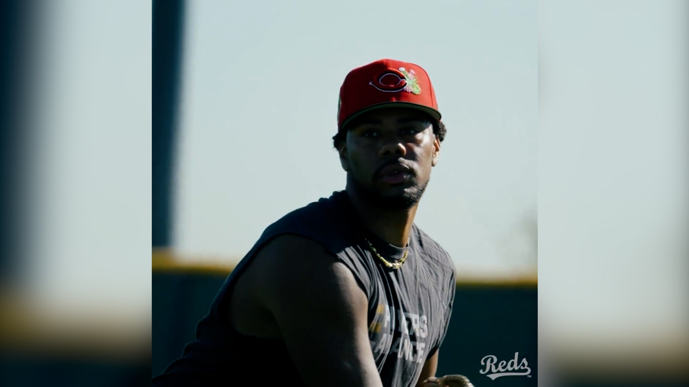 Reds pitchers throw in bullpen on first day of camp