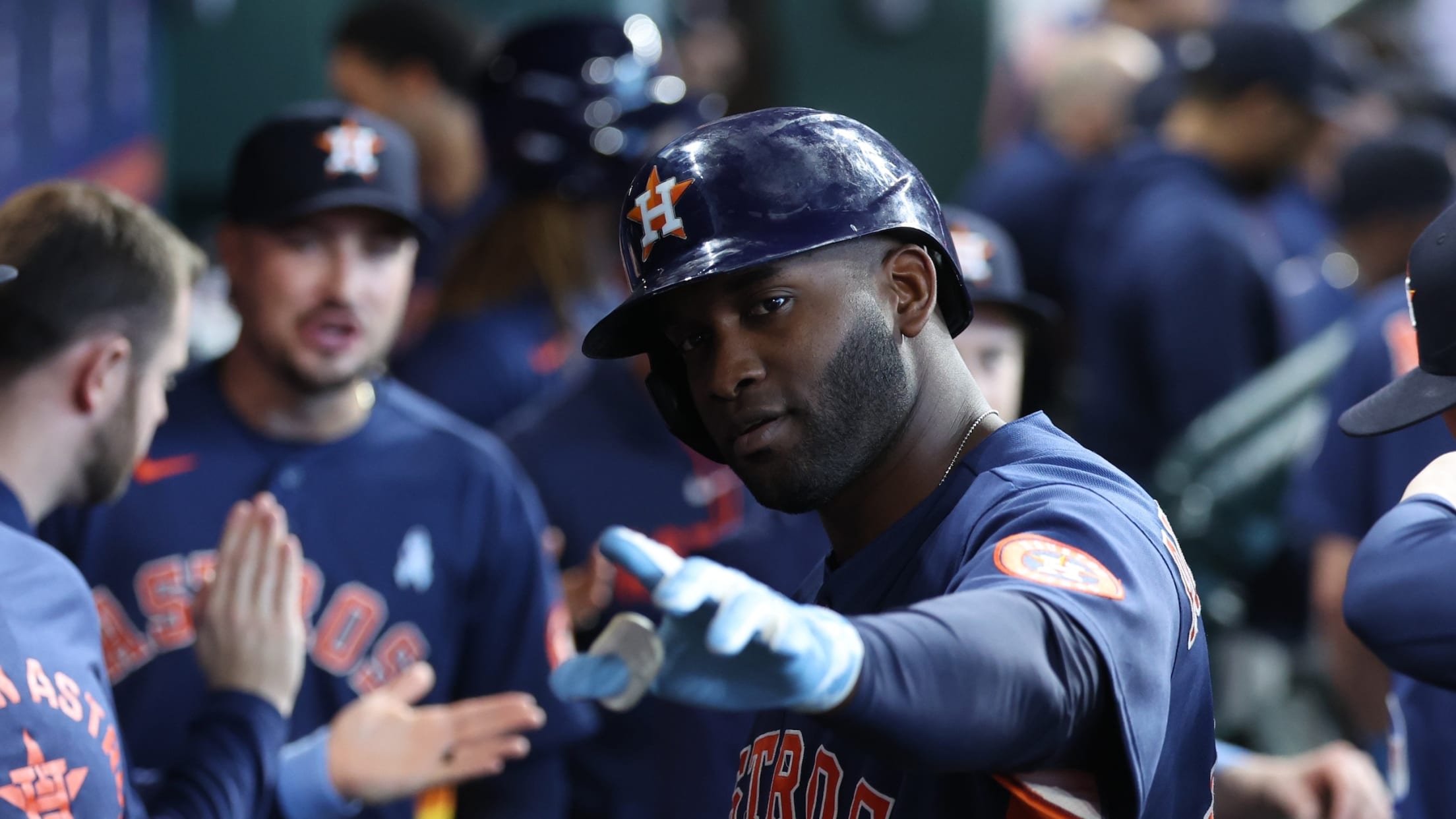 Yordan Alvarez's solo homer (25)