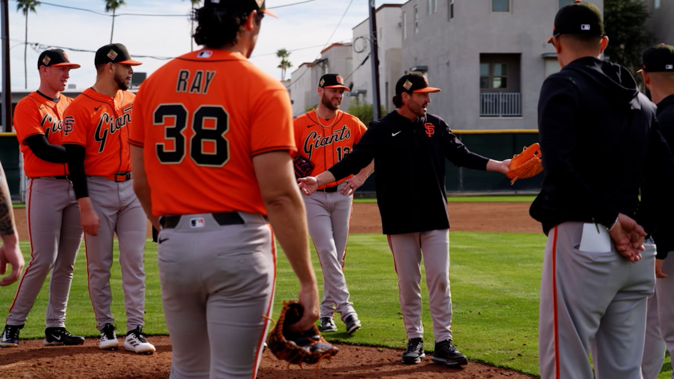 Giants take first reps at Spring Training