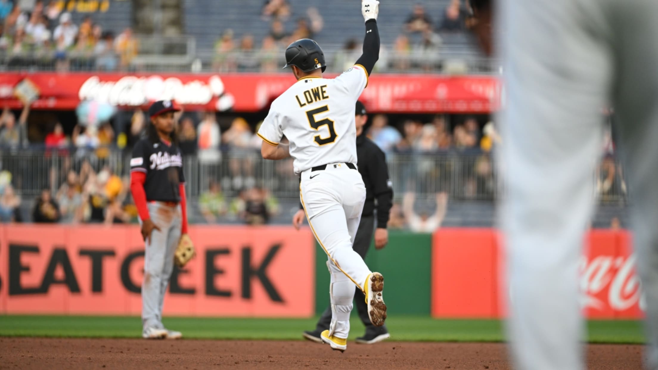 Brandon Lowe's solo home run (7)