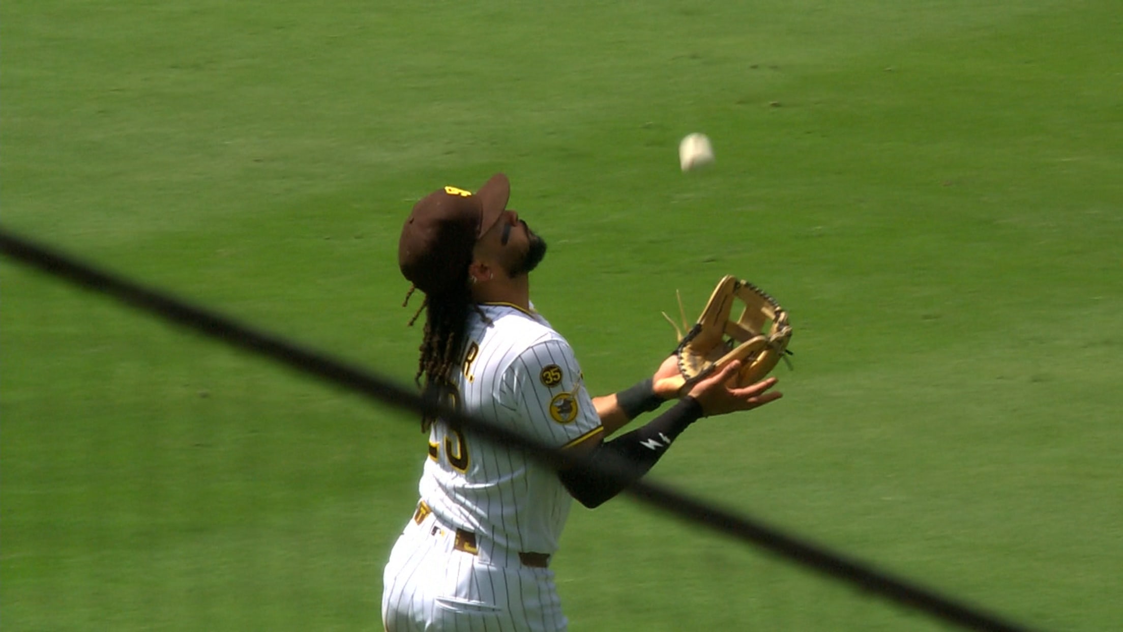 Fernando Tatis Jr.'s nice running grab